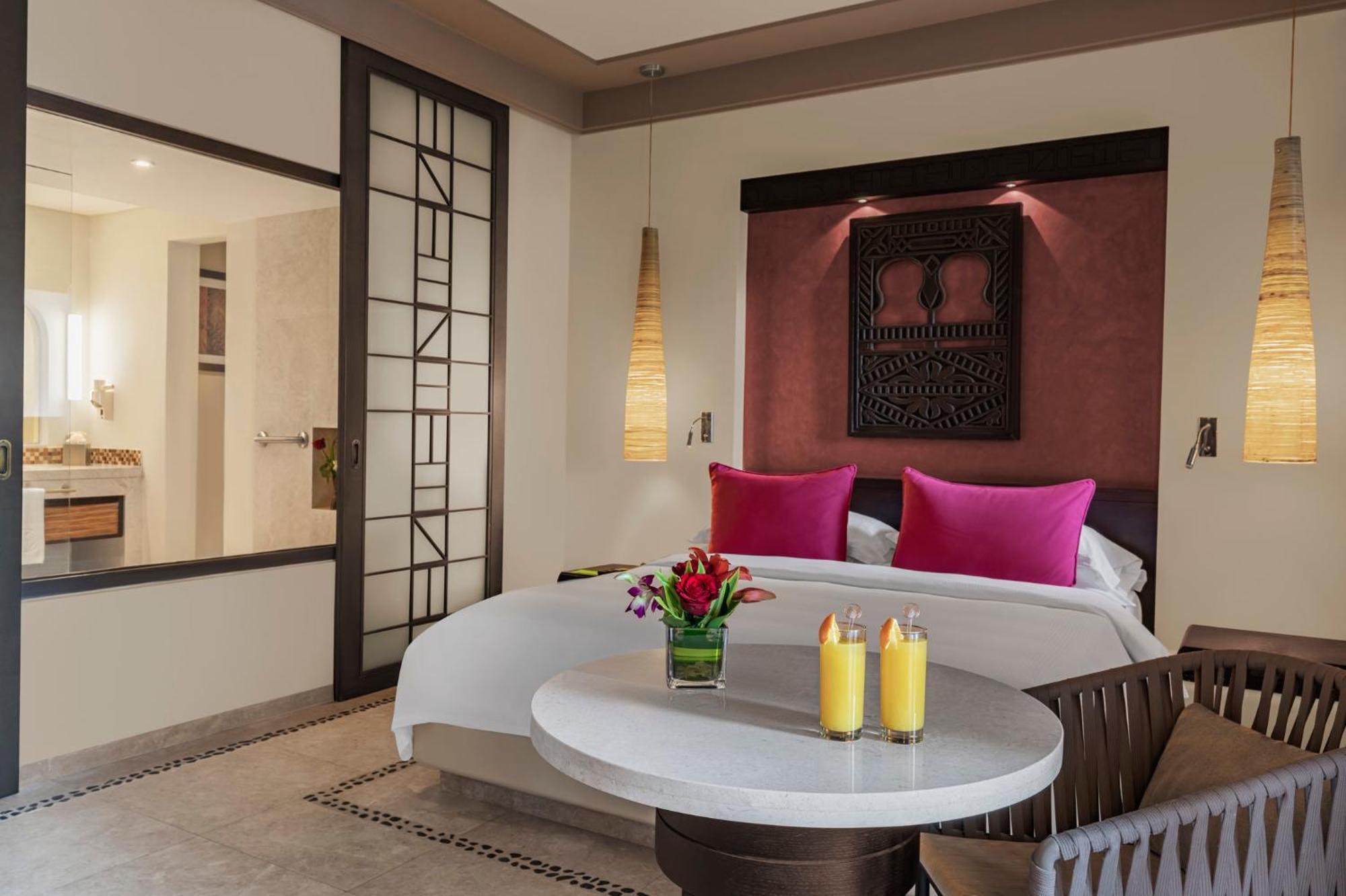 Spacious Family Ocean Room – King Bed Aqua Park Access